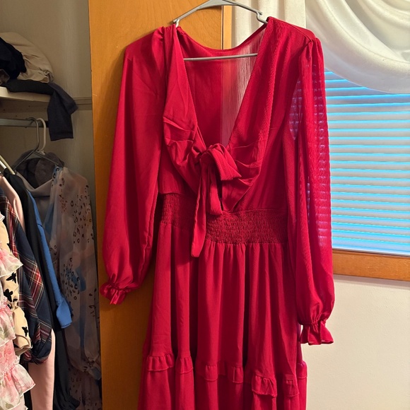 Red long sleeve front tie dress . - Picture 5 of 5